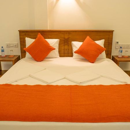 Lavinia Escapes Hotel Dehiwala-Mount Lavinia Exterior photo