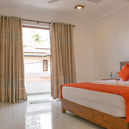 Lavinia Escapes Hotel Dehiwala-Mount Lavinia Exterior photo