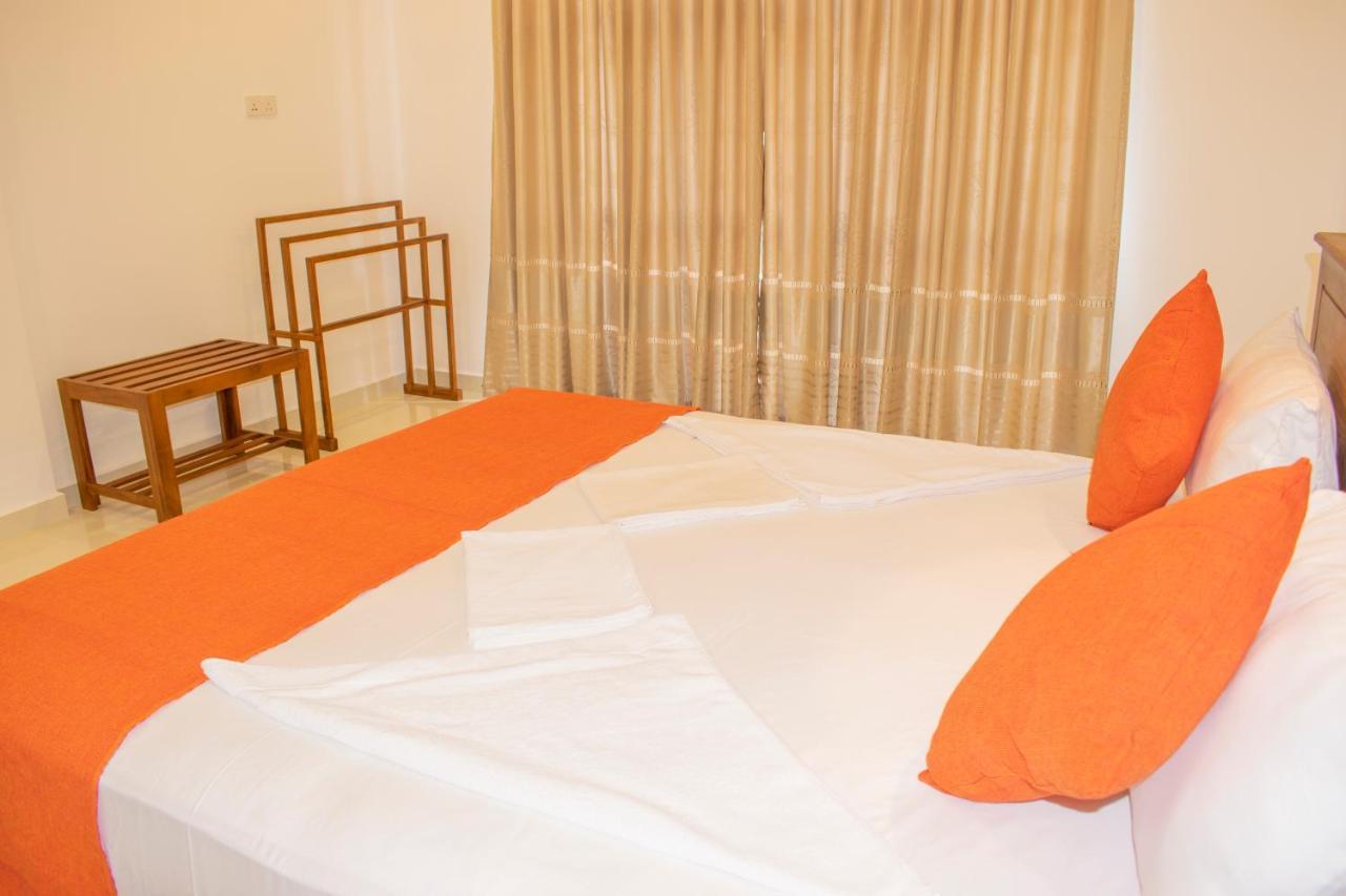 Lavinia Escapes Hotel Dehiwala-Mount Lavinia Exterior photo