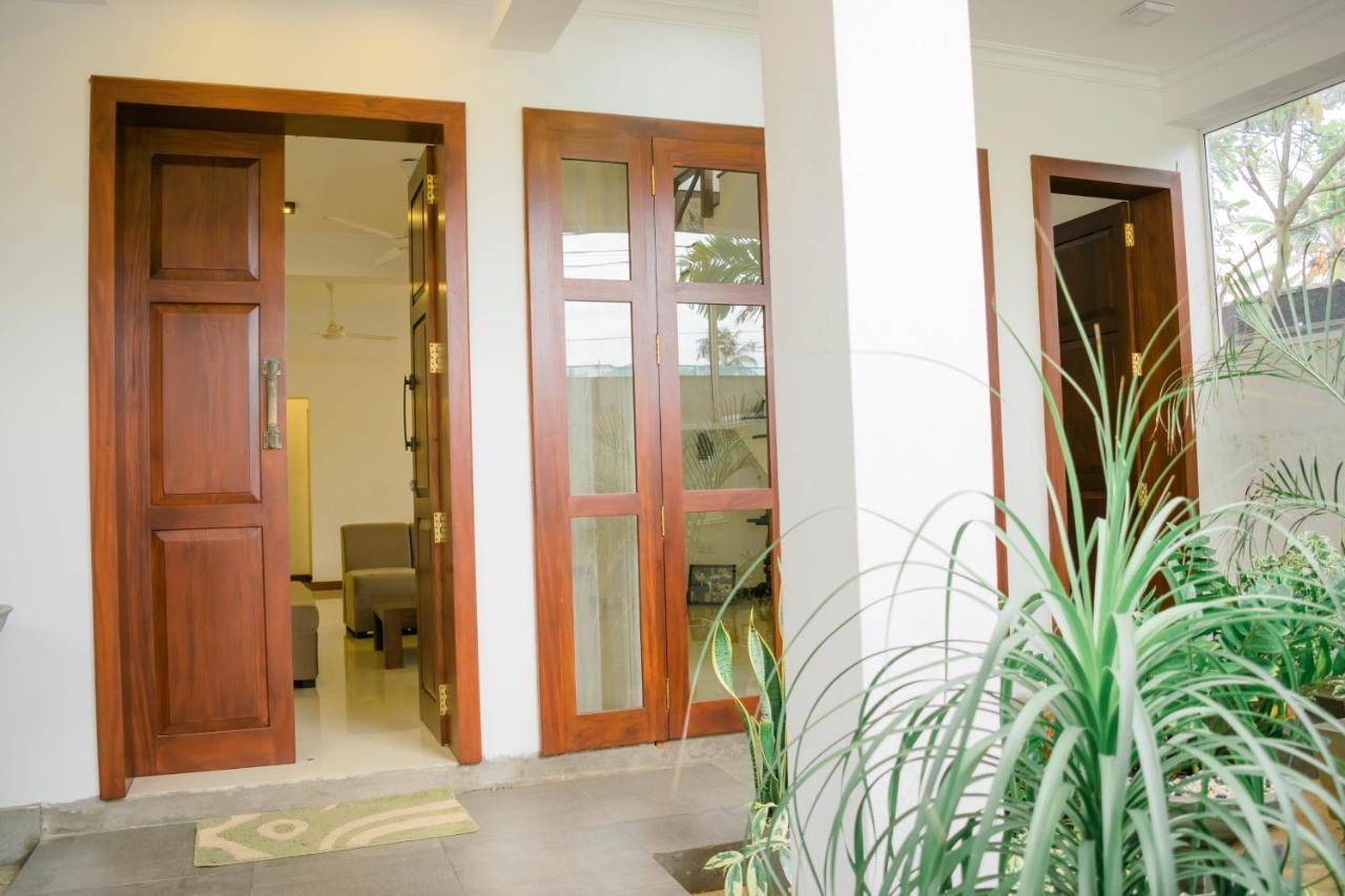 Lavinia Escapes Hotel Dehiwala-Mount Lavinia Exterior photo