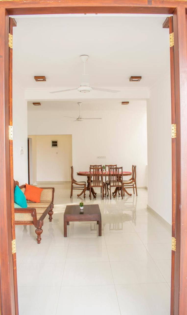 Lavinia Escapes Hotel Dehiwala-Mount Lavinia Exterior photo