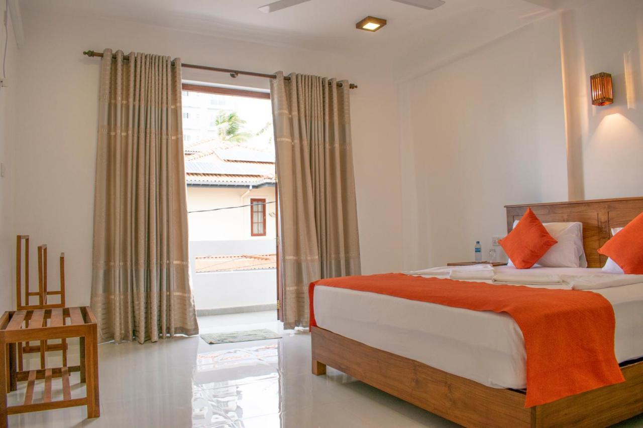 Lavinia Escapes Hotel Dehiwala-Mount Lavinia Exterior photo