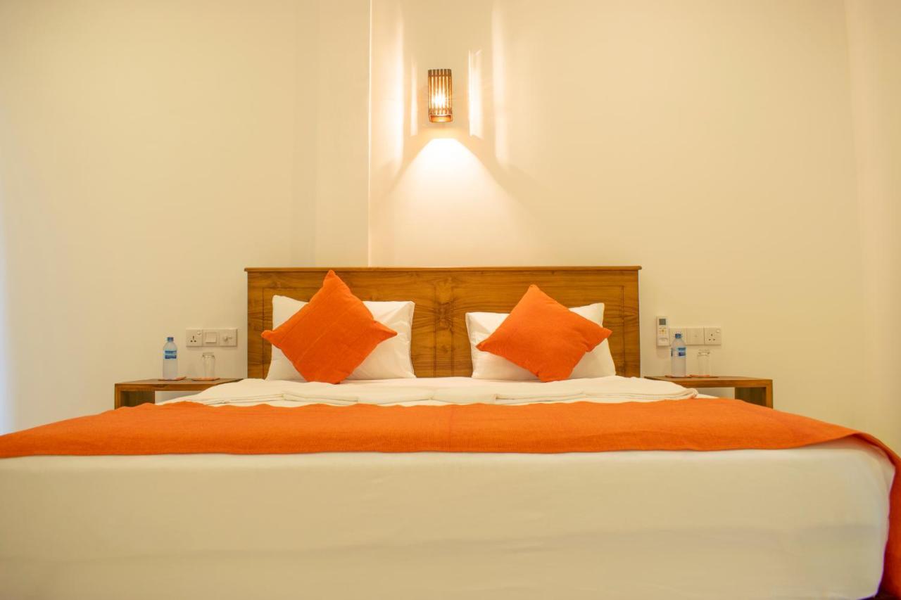 Lavinia Escapes Hotel Dehiwala-Mount Lavinia Exterior photo