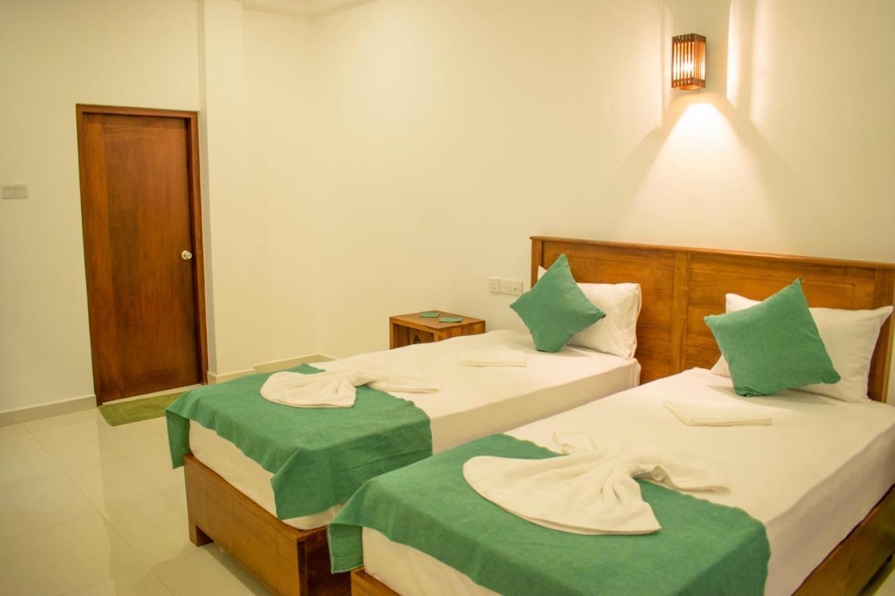 Lavinia Escapes Hotel Dehiwala-Mount Lavinia Exterior photo
